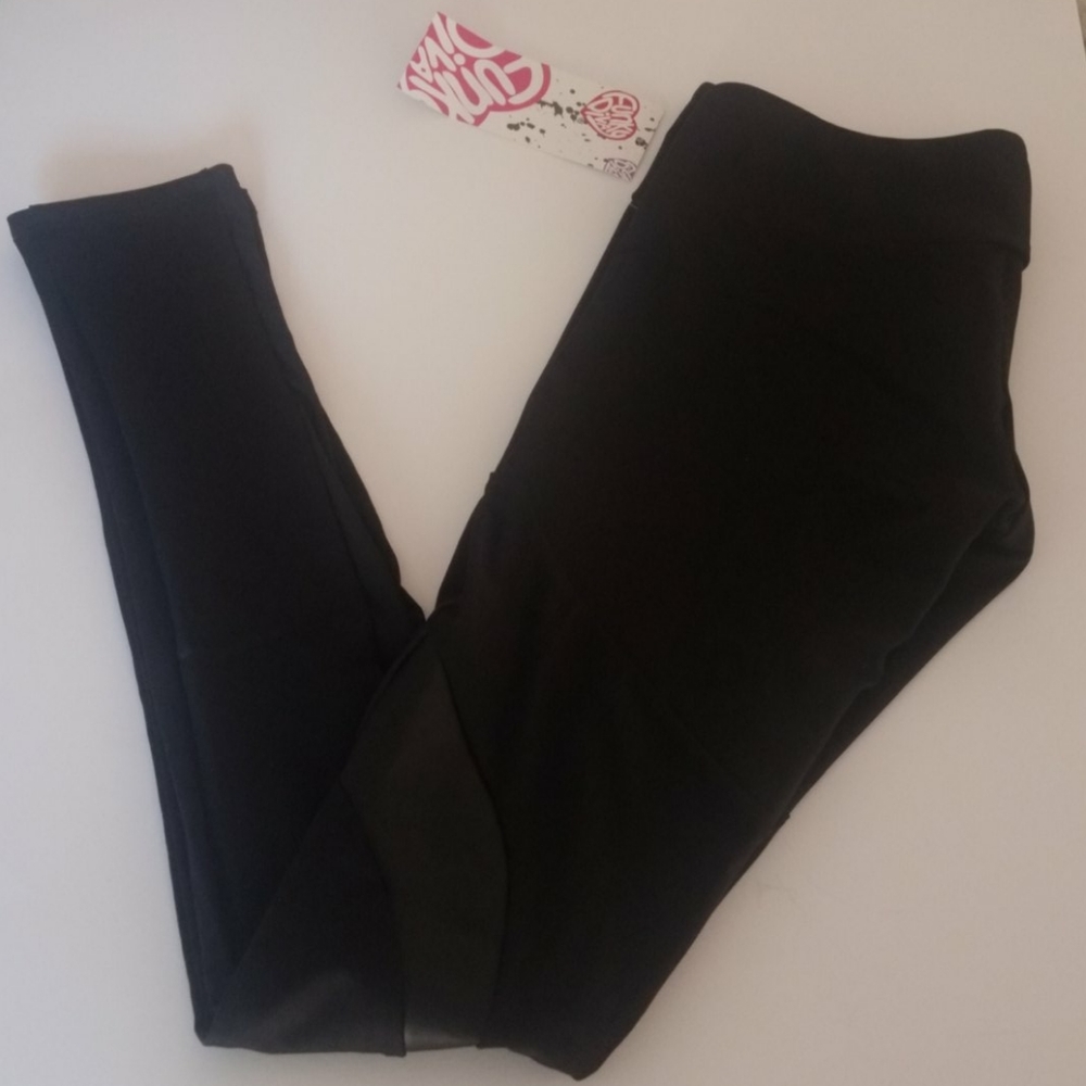 Funky Diva leggings Size medium New with Tag
